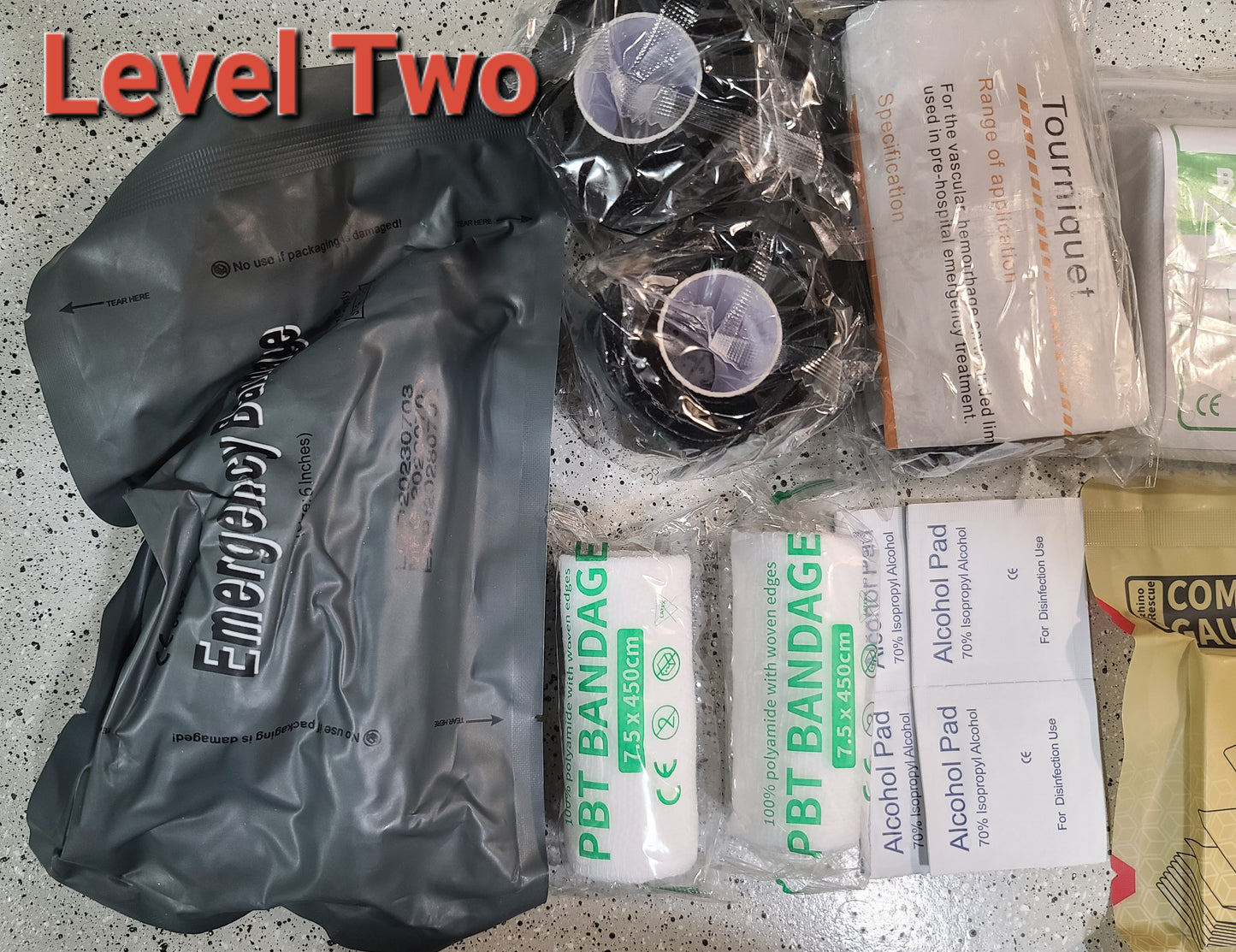 KITS DE RECHARGE IFAK - FOURNITURES DE PREMIERS SOINS POUR LES TRAUMATISMES. 3 NIVEAUX DIFFÉRENTS À CHOISIR.