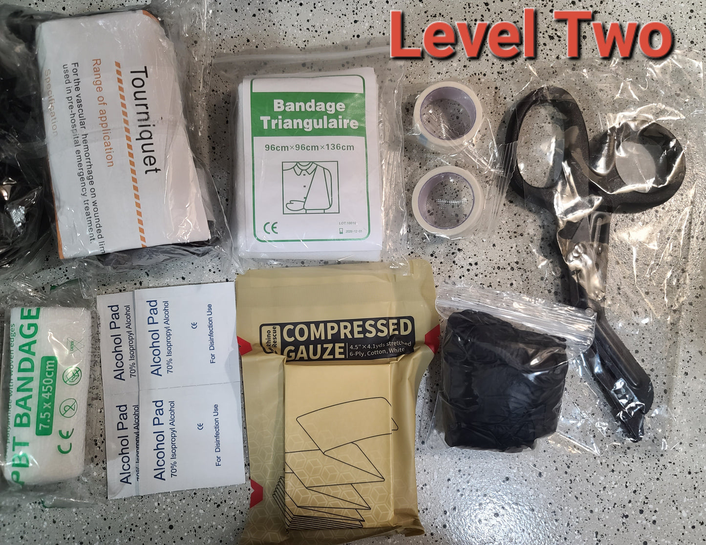 KITS DE RECHARGE IFAK - FOURNITURES DE PREMIERS SOINS POUR LES TRAUMATISMES. 3 NIVEAUX DIFFÉRENTS À CHOISIR.
