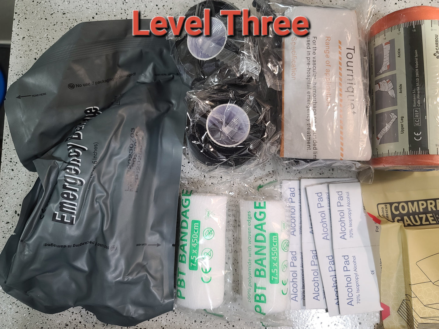 KITS DE RECHARGE IFAK - FOURNITURES DE PREMIERS SOINS POUR LES TRAUMATISMES. 3 NIVEAUX DIFFÉRENTS À CHOISIR.