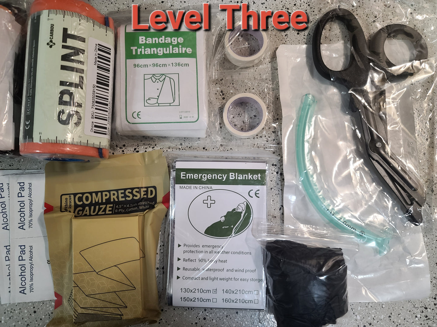 KITS DE RECHARGE IFAK - FOURNITURES DE PREMIERS SOINS POUR LES TRAUMATISMES. 3 NIVEAUX DIFFÉRENTS À CHOISIR.