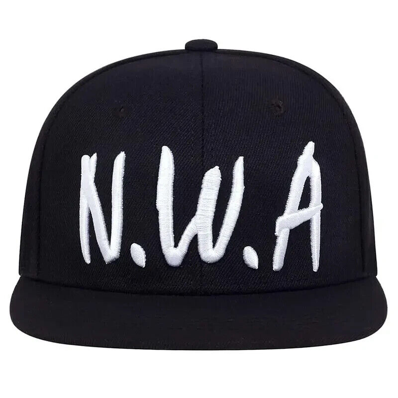 CHAPEAU PLAT À LARGE JANTE NWA.