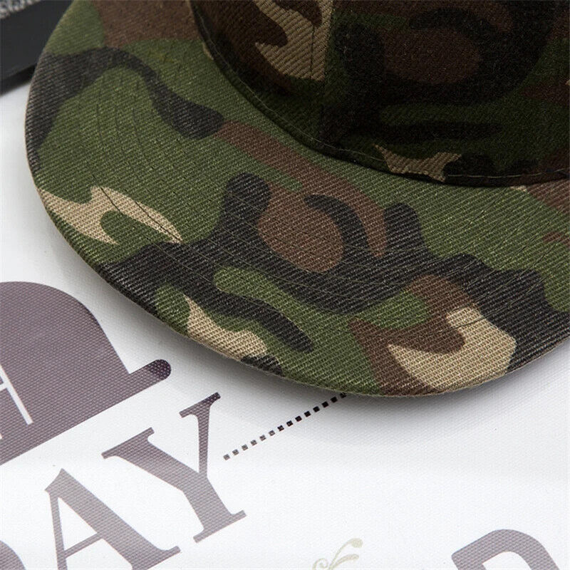 Casquette de baseball à large bord plat camouflage Multicam.