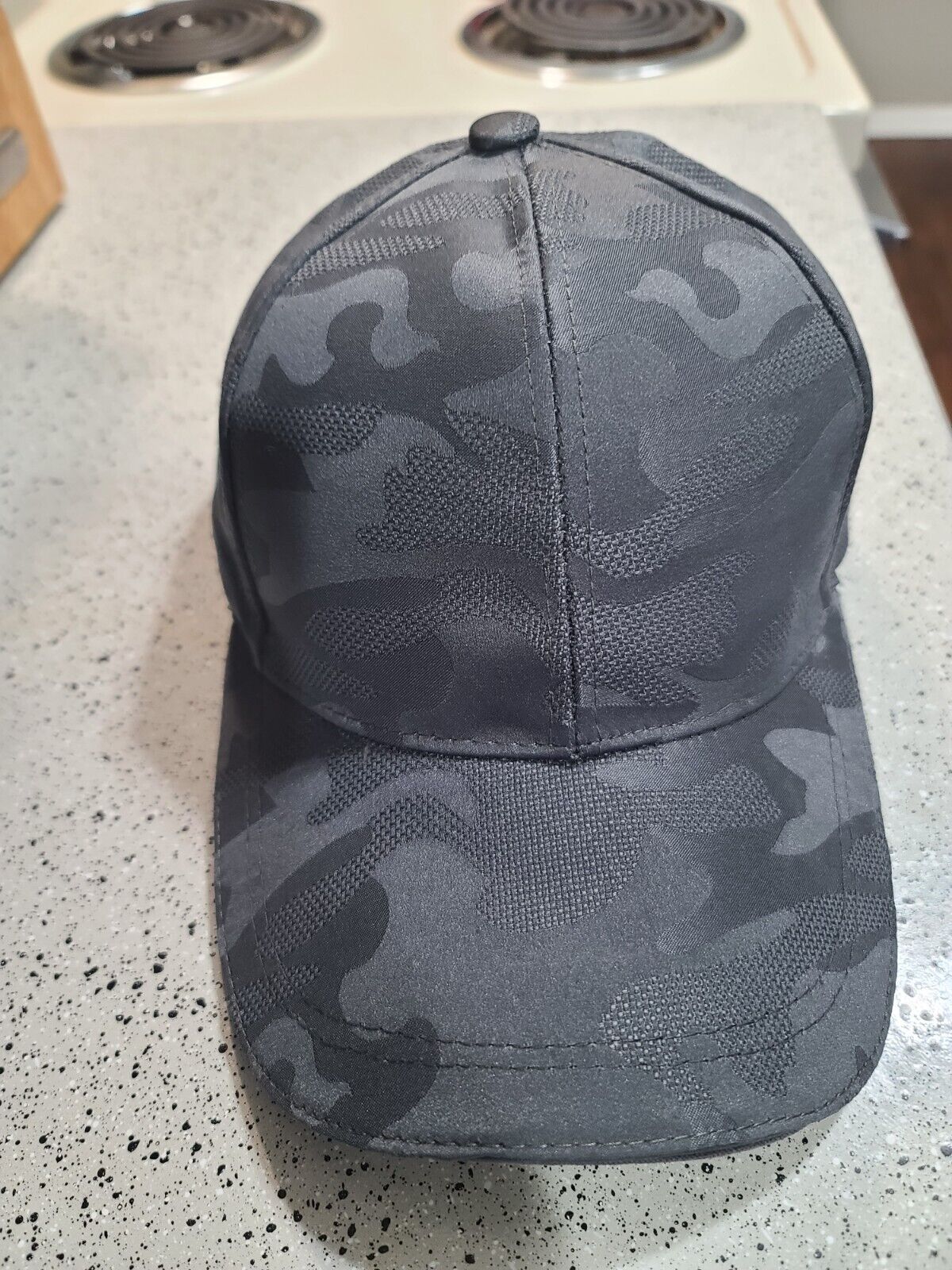 CASQUETTE DE BASEBALL CAMOUFLAGE GRIS OU NOIR.