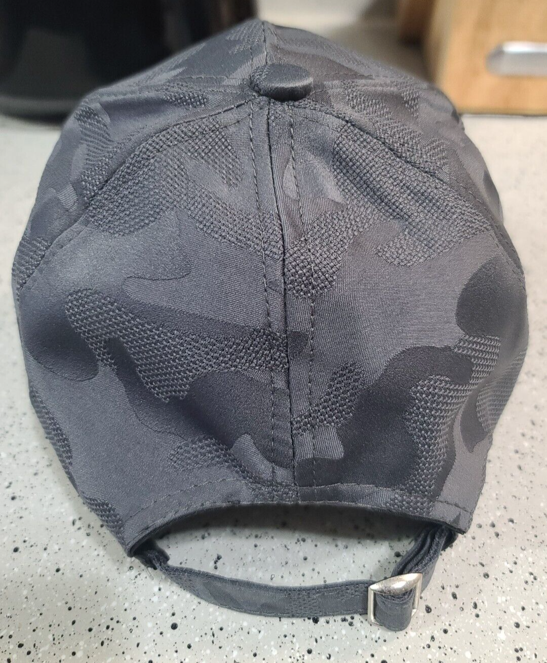 CASQUETTE DE BASEBALL CAMOUFLAGE GRIS OU NOIR.