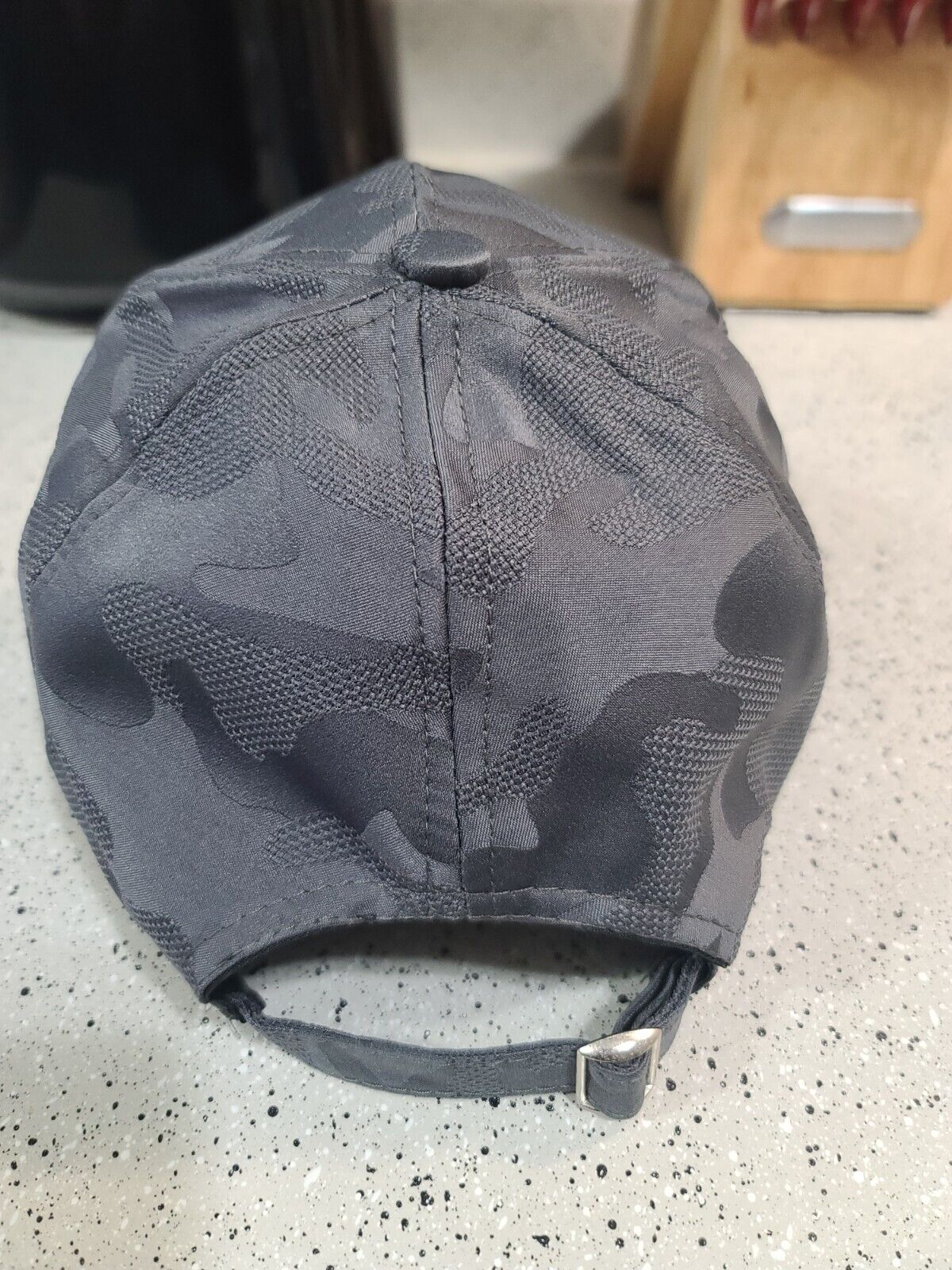 CASQUETTE DE BASEBALL CAMOUFLAGE GRIS OU NOIR.