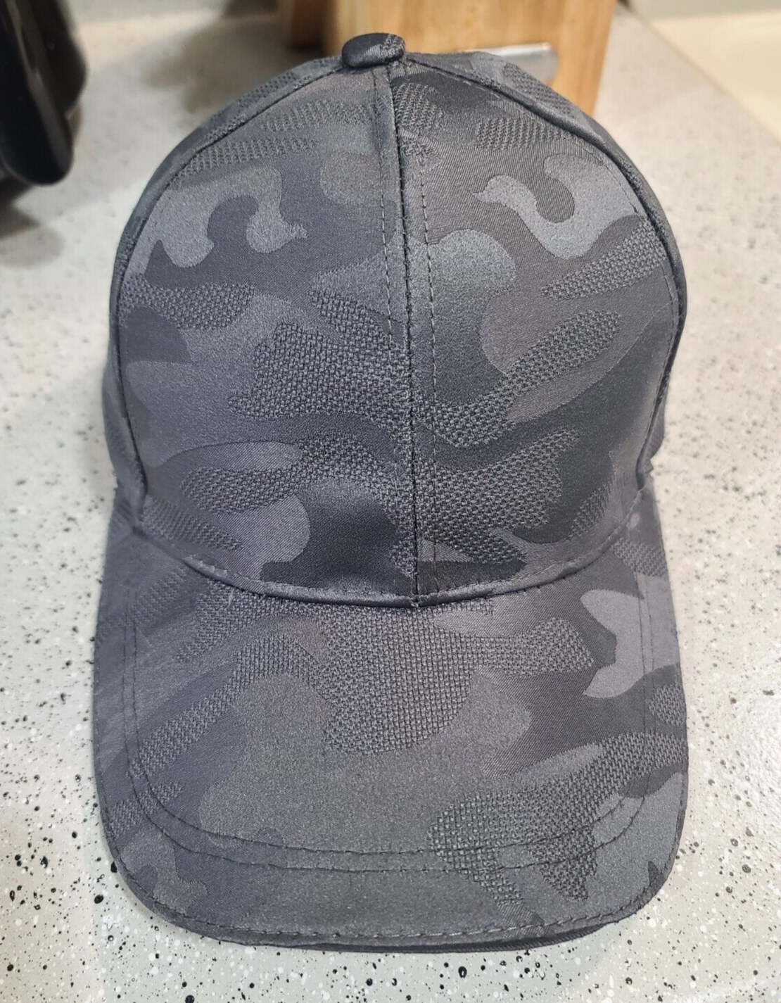 CASQUETTE DE BASEBALL CAMOUFLAGE GRIS OU NOIR.