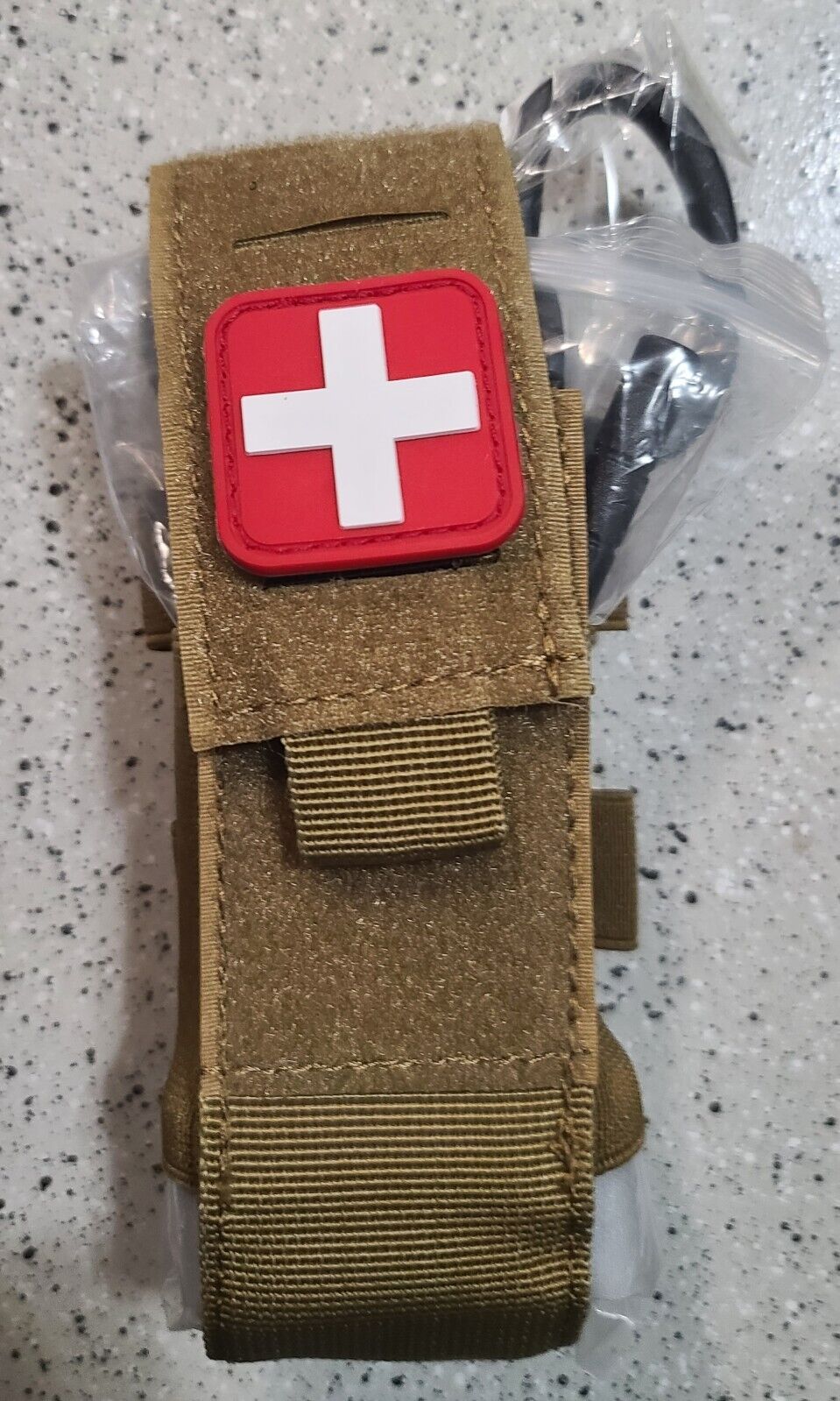 FDE/TAN Tourniquet Pouch, With Trauma Shears and Rapid One Handed Tourniquet.