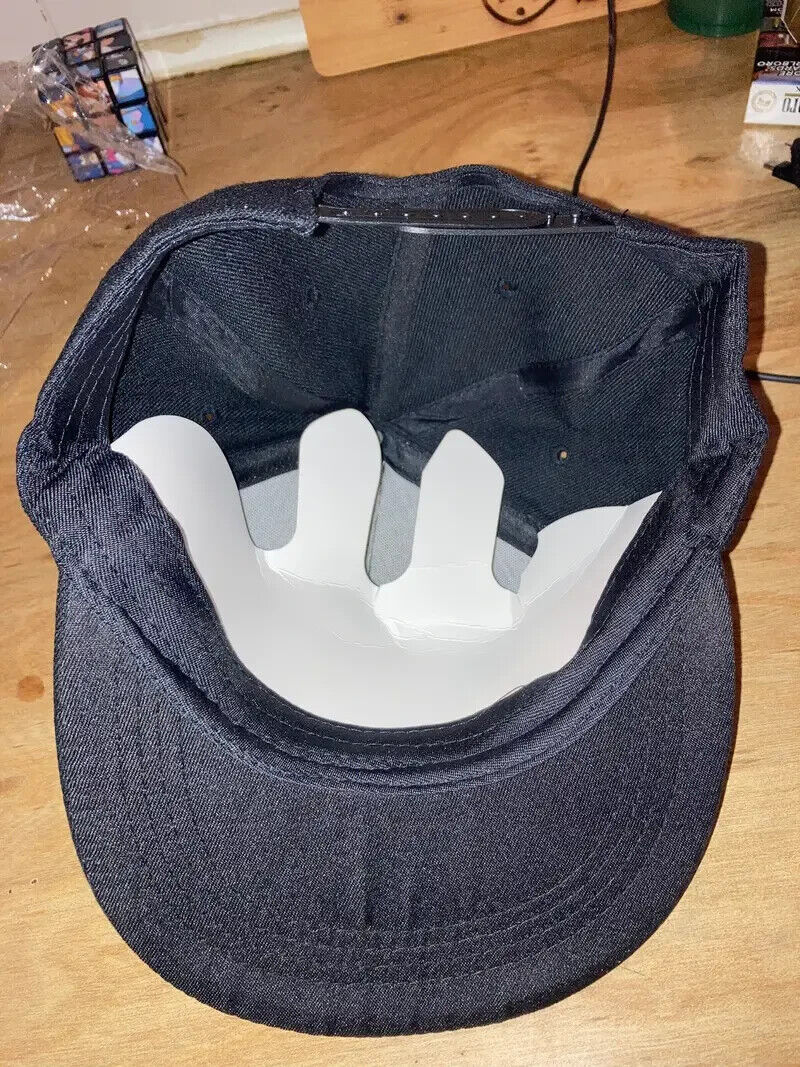 CHAPEAU DE STYLE CAMIONNIER EN MAILLE AMÉRICAINE NOIRE À LARGE JOUR