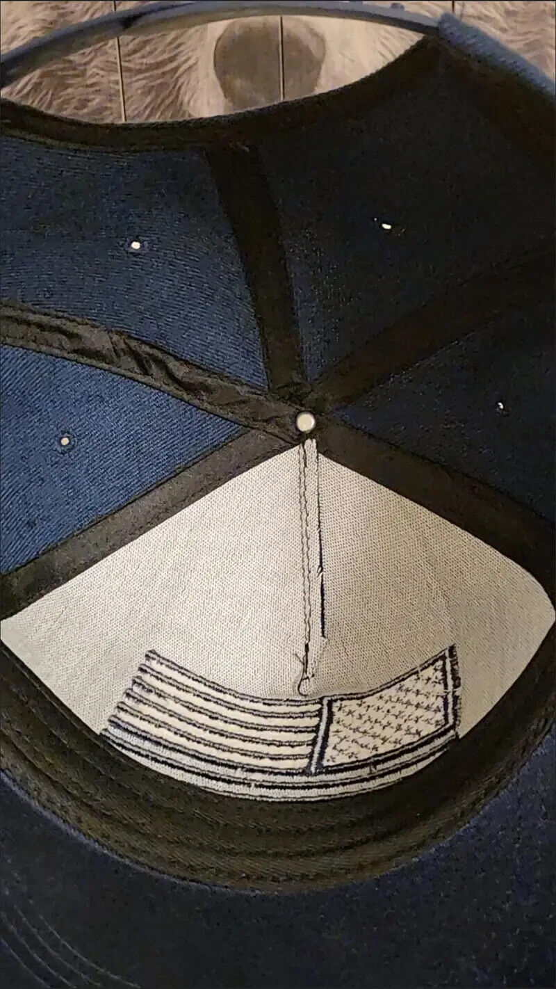 CHAPEAU DE STYLE CAMIONNIER EN MAILLE AMÉRICAINE NOIRE À LARGE JOUR